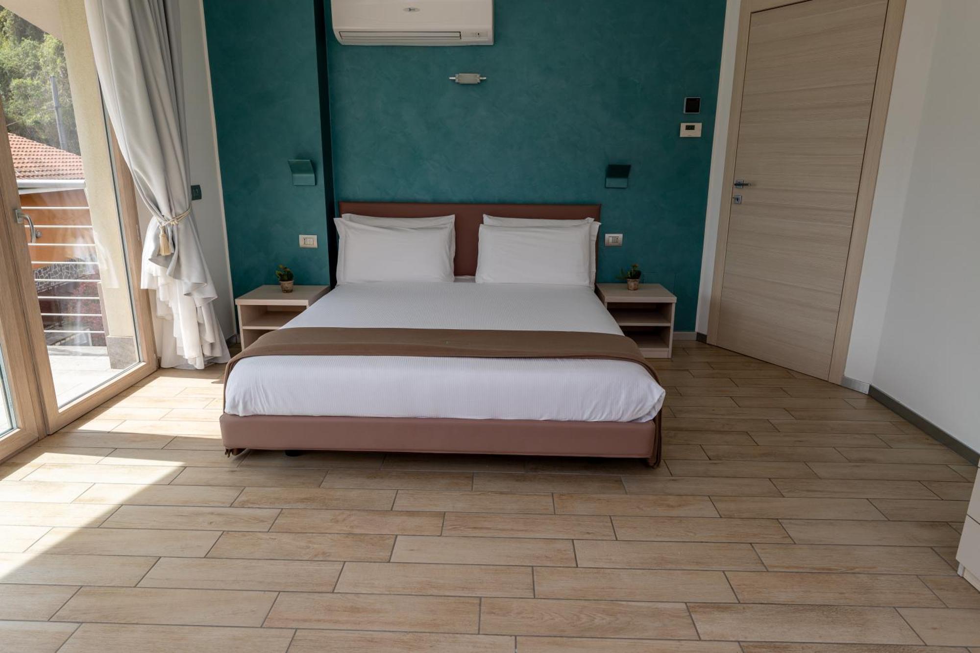 Bellagio Village- 4 Apartments By The Lake - Seasonal Warm Pool And Sauna Oliveto Lario Extérieur photo